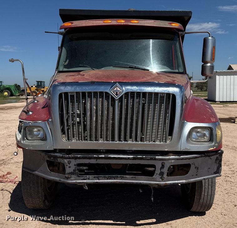 image for item EP0544 2004 International 7400 dump truck