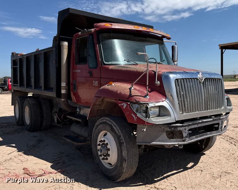 image for item EP0544 2004 International 7400 dump truck
