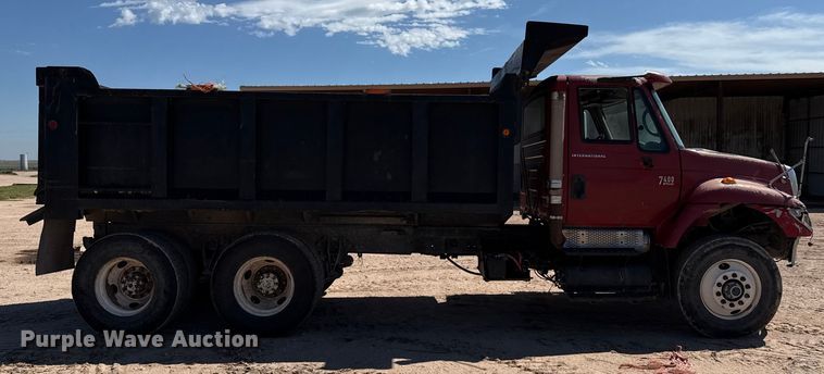 image for item EP0544 2004 International 7400 dump truck