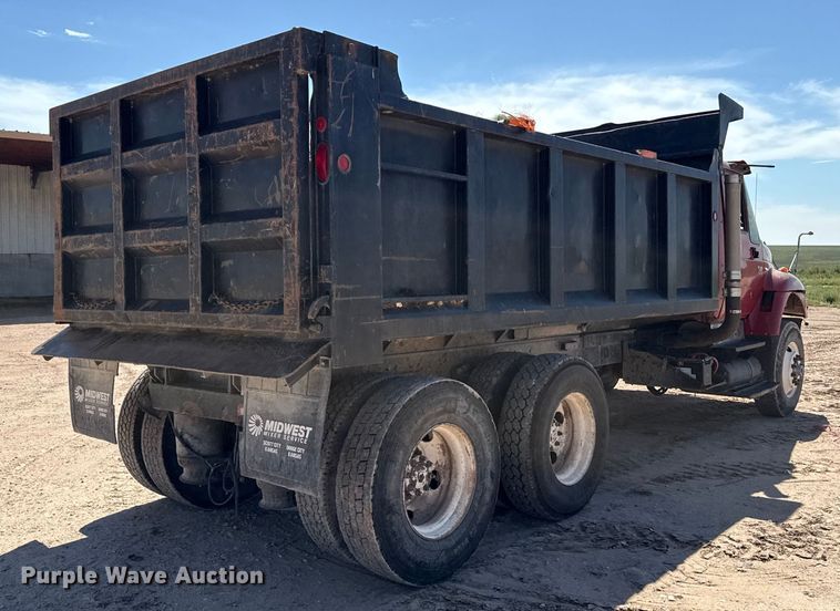 image for item EP0544 2004 International 7400 dump truck