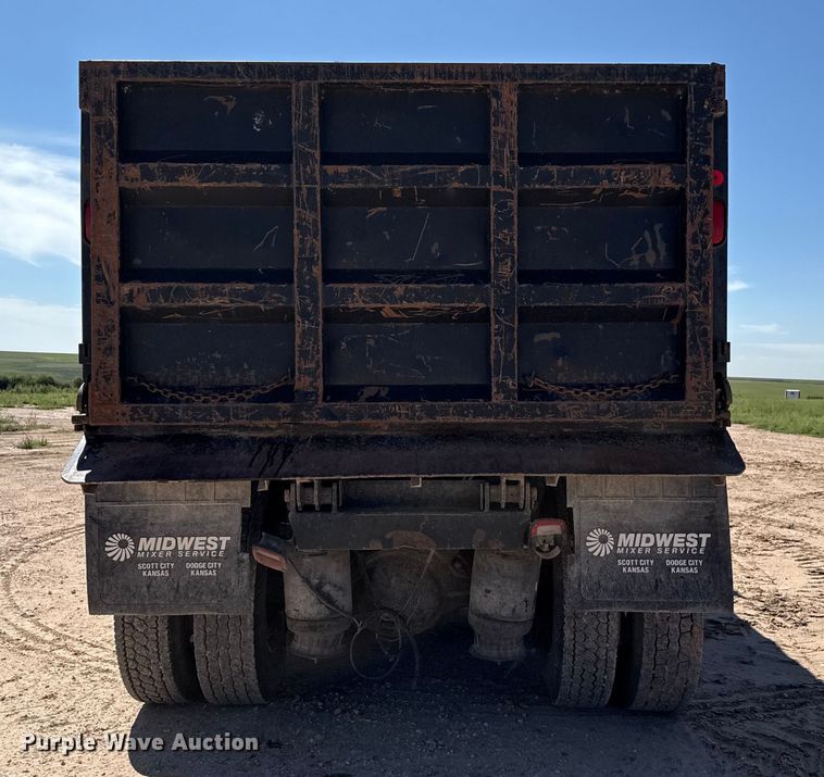 image for item EP0544 2004 International 7400 dump truck