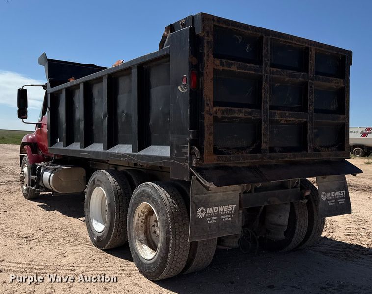 image for item EP0544 2004 International 7400 dump truck