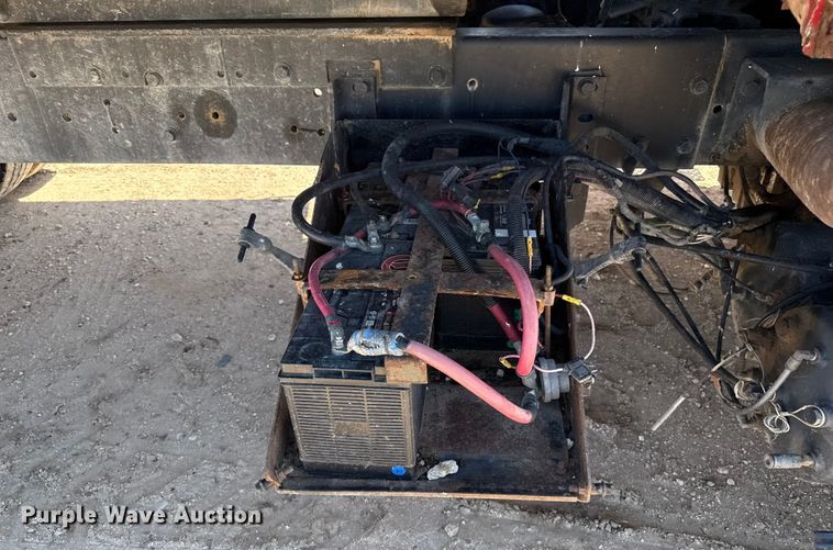 image for item EP0544 2004 International 7400 dump truck