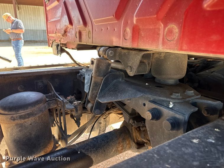 image for item EP0544 2004 International 7400 dump truck