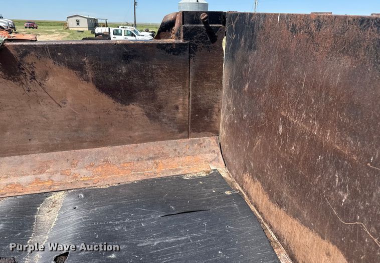 image for item EP0544 2004 International 7400 dump truck