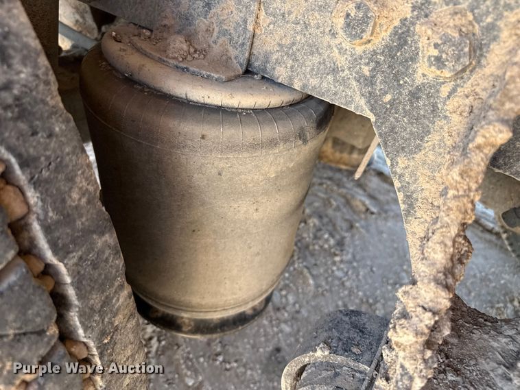 image for item EP0544 2004 International 7400 dump truck