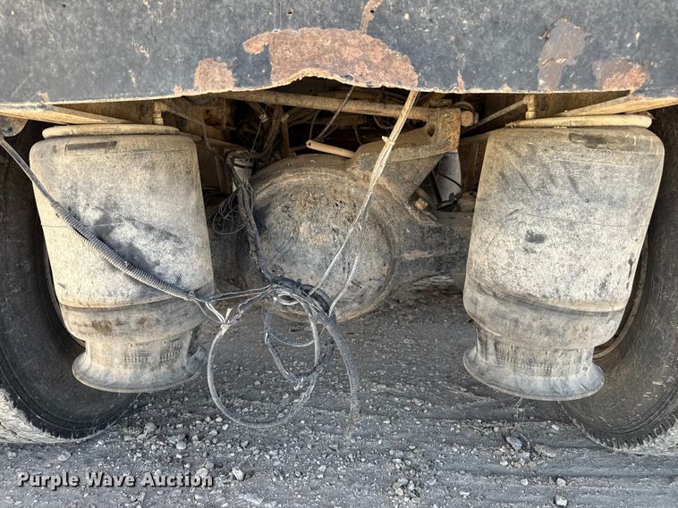 image for item EP0544 2004 International 7400 dump truck