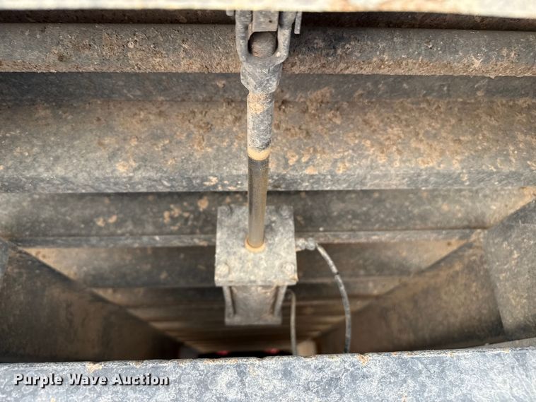 image for item EP0544 2004 International 7400 dump truck