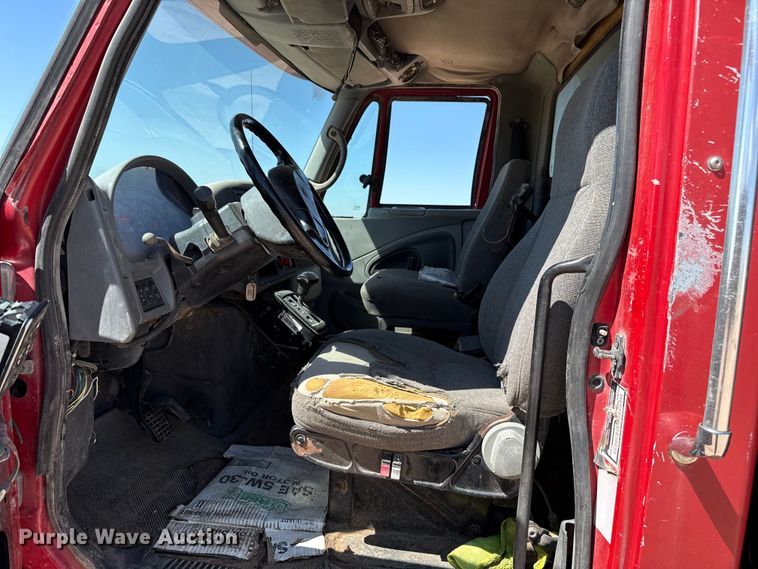 image for item EP0544 2004 International 7400 dump truck