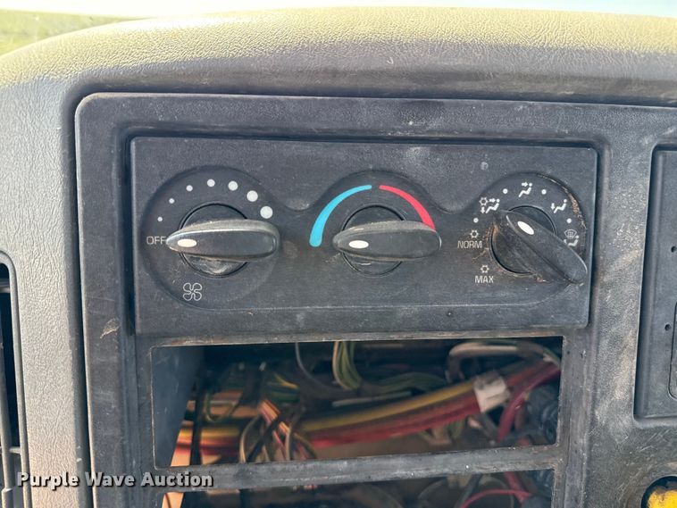 image for item EP0544 2004 International 7400 dump truck