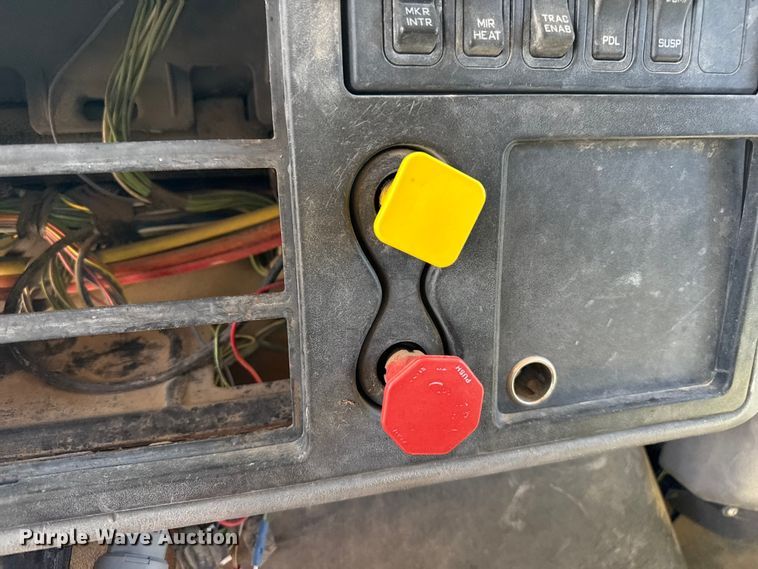 image for item EP0544 2004 International 7400 dump truck