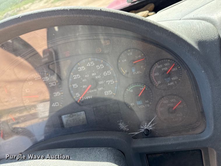 image for item EP0544 2004 International 7400 dump truck