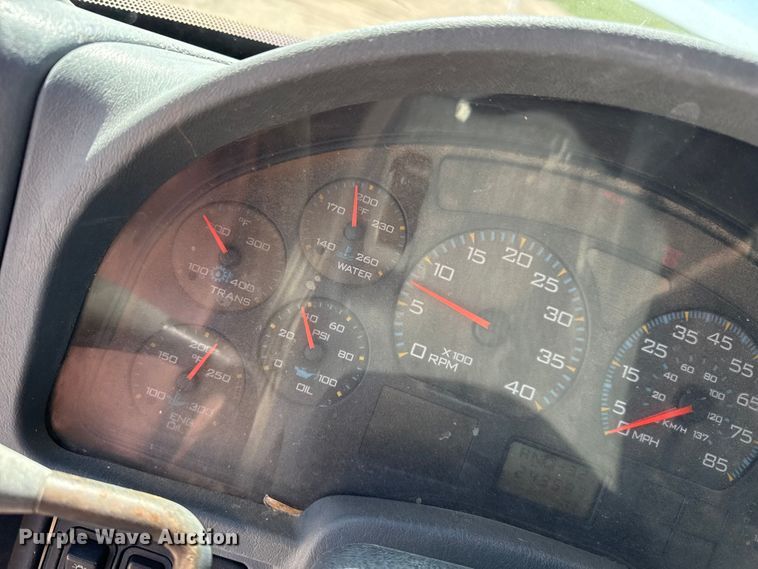 image for item EP0544 2004 International 7400 dump truck