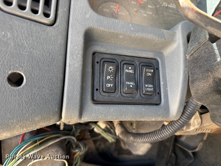 image for item EP0544 2004 International 7400 dump truck