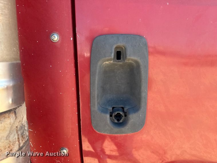 image for item EP0544 2004 International 7400 dump truck