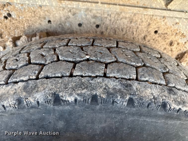 image for item EP0544 2004 International 7400 dump truck