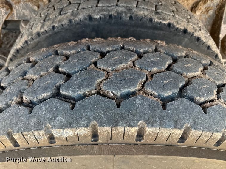 image for item EP0544 2004 International 7400 dump truck