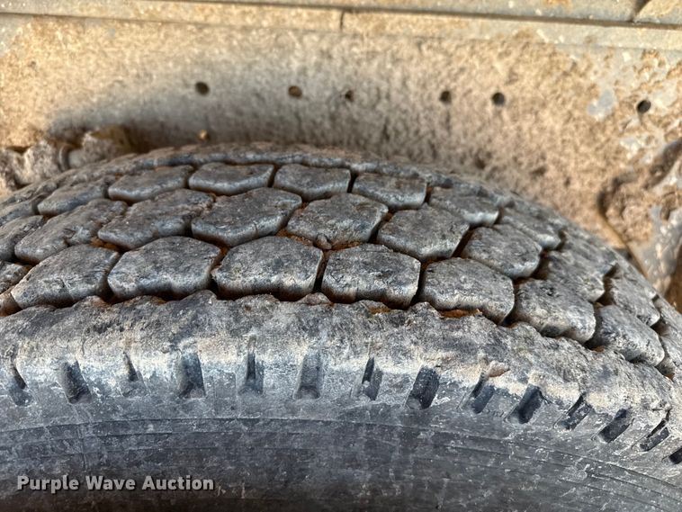 image for item EP0544 2004 International 7400 dump truck