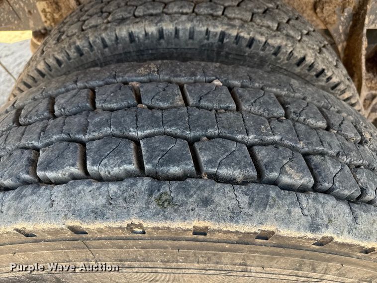 image for item EP0544 2004 International 7400 dump truck