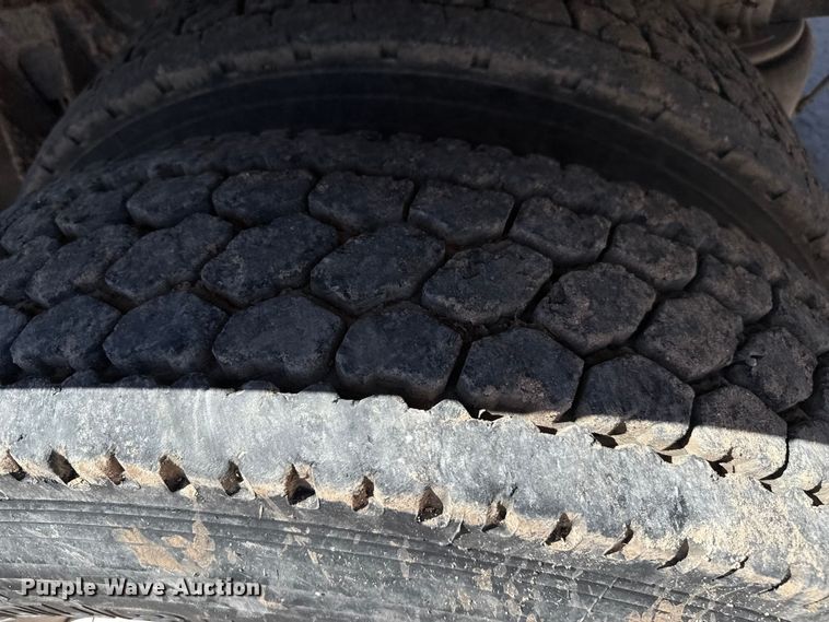 image for item EP0544 2004 International 7400 dump truck