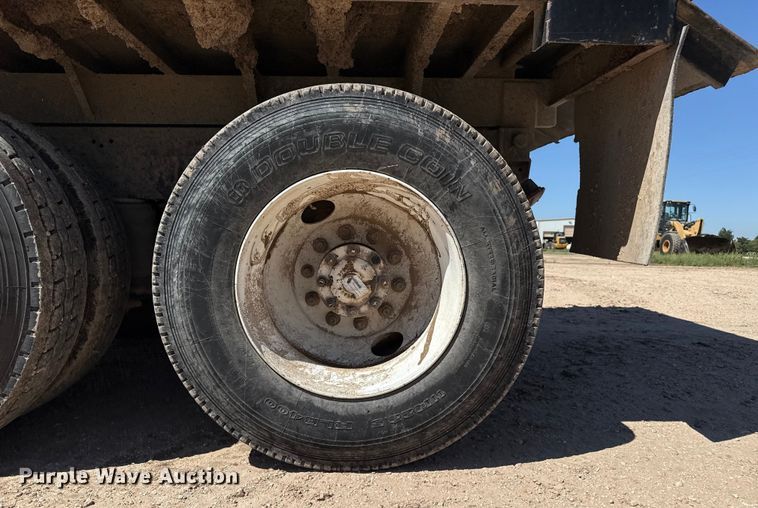 image for item EP0544 2004 International 7400 dump truck