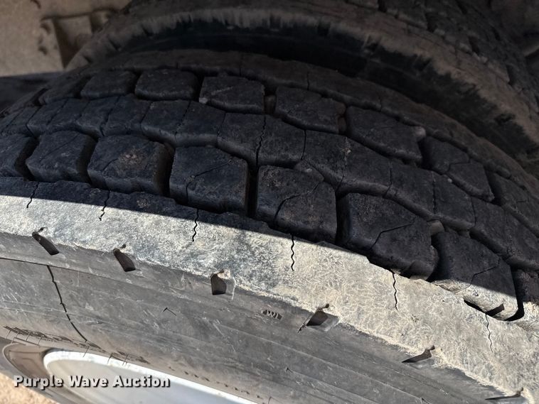 image for item EP0544 2004 International 7400 dump truck