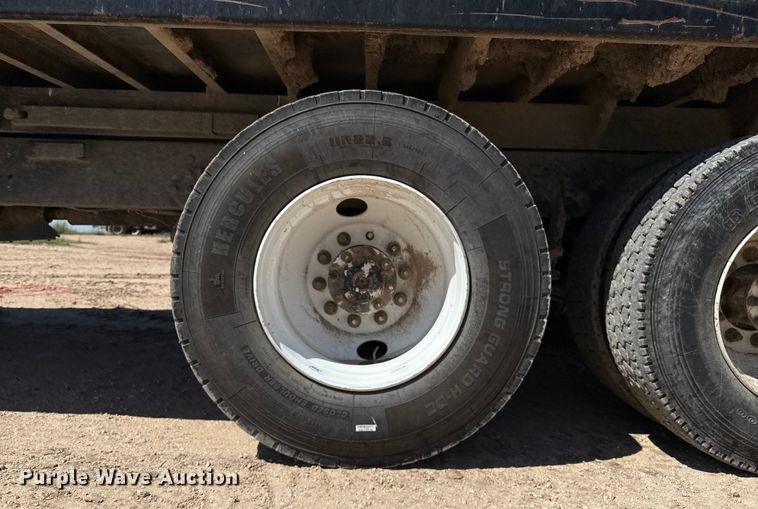 image for item EP0544 2004 International 7400 dump truck