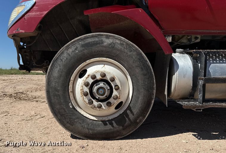 image for item EP0544 2004 International 7400 dump truck