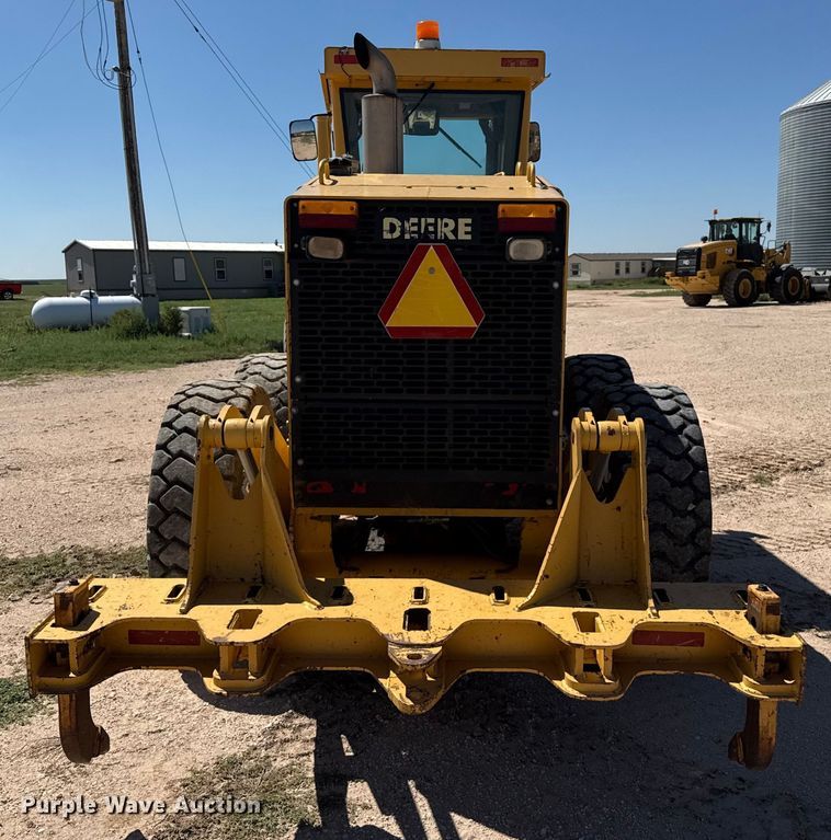 image for item EP0552 1999 John Deere 772CH motor grader