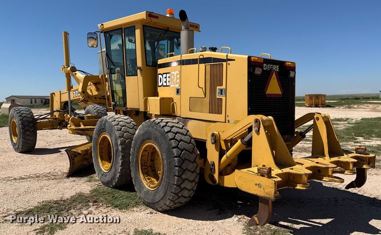 image for item EP0552 1999 John Deere 772CH motor grader