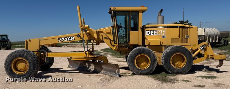 image for item EP0552 1999 John Deere 772CH motor grader