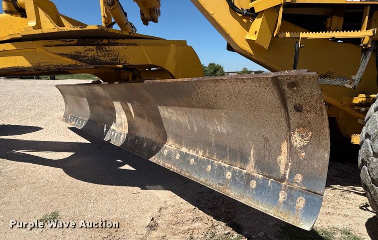 image for item EP0552 1999 John Deere 772CH motor grader