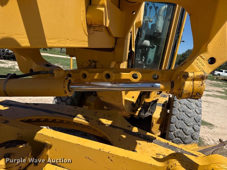 image for item EP0552 1999 John Deere 772CH motor grader