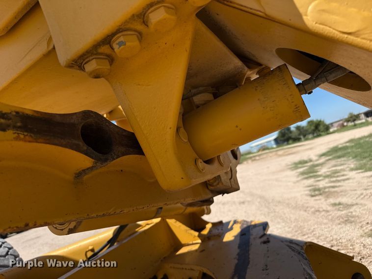 image for item EP0552 1999 John Deere 772CH motor grader