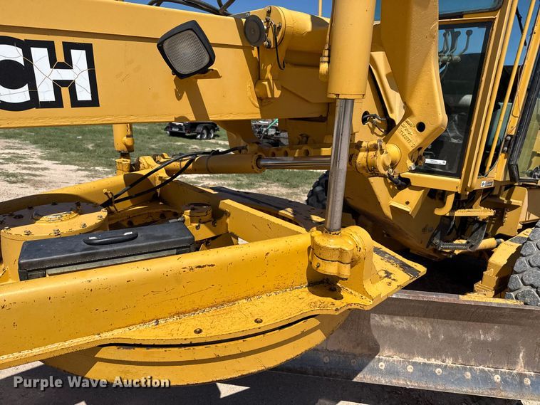 image for item EP0552 1999 John Deere 772CH motor grader