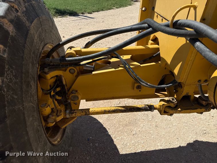 image for item EP0552 1999 John Deere 772CH motor grader