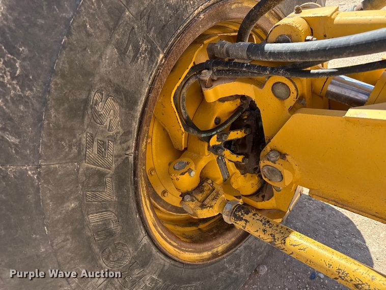 image for item EP0552 1999 John Deere 772CH motor grader