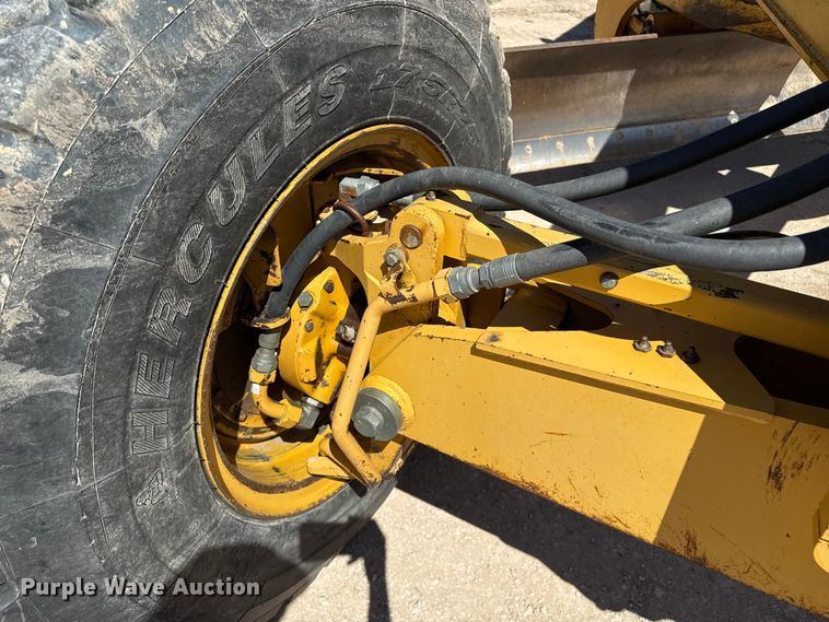 image for item EP0552 1999 John Deere 772CH motor grader