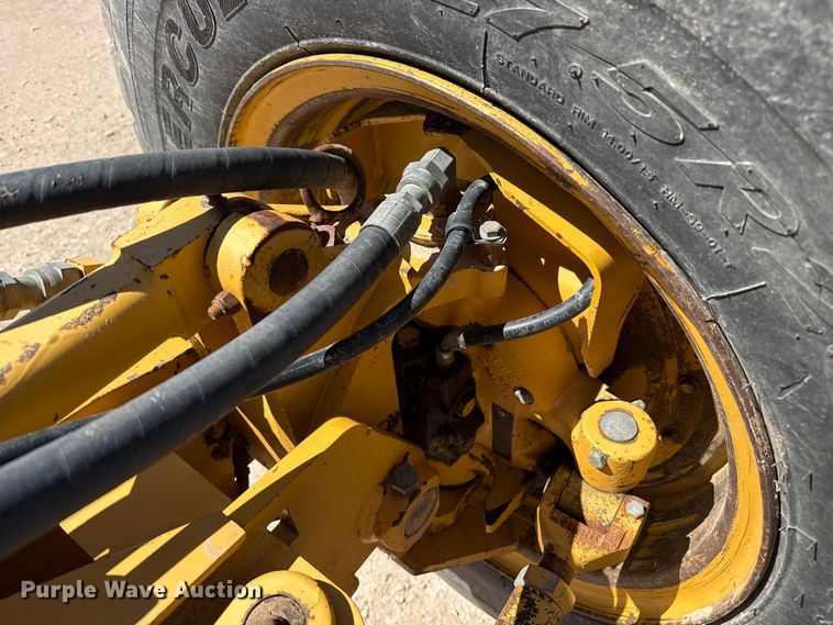 image for item EP0552 1999 John Deere 772CH motor grader