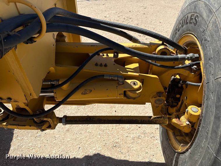 image for item EP0552 1999 John Deere 772CH motor grader