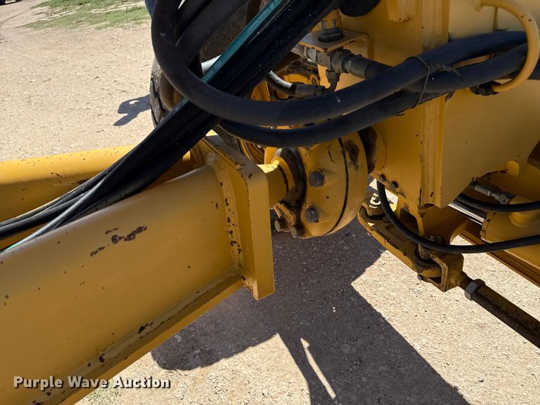 image for item EP0552 1999 John Deere 772CH motor grader