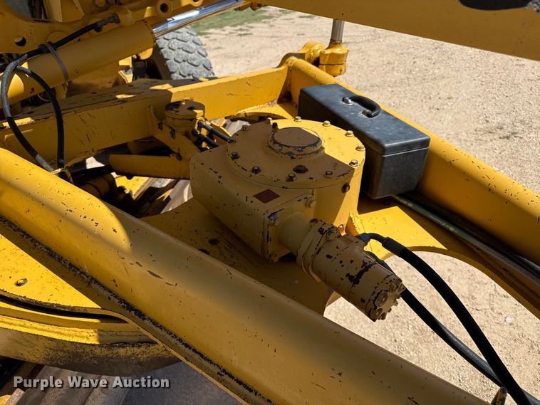 image for item EP0552 1999 John Deere 772CH motor grader