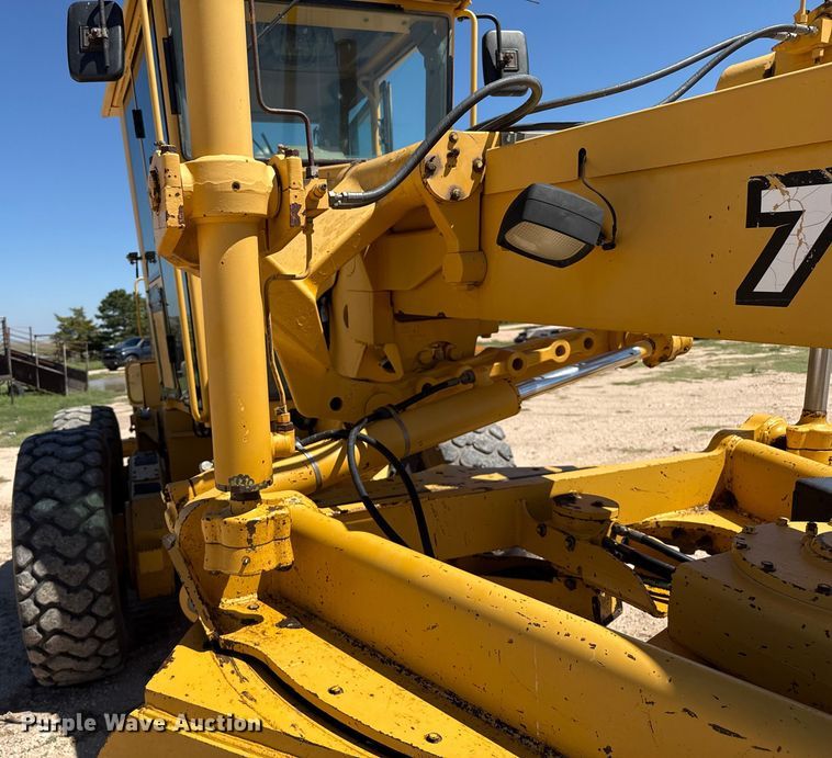 image for item EP0552 1999 John Deere 772CH motor grader