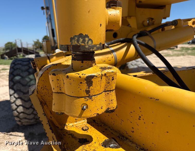 image for item EP0552 1999 John Deere 772CH motor grader