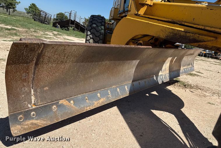 image for item EP0552 1999 John Deere 772CH motor grader