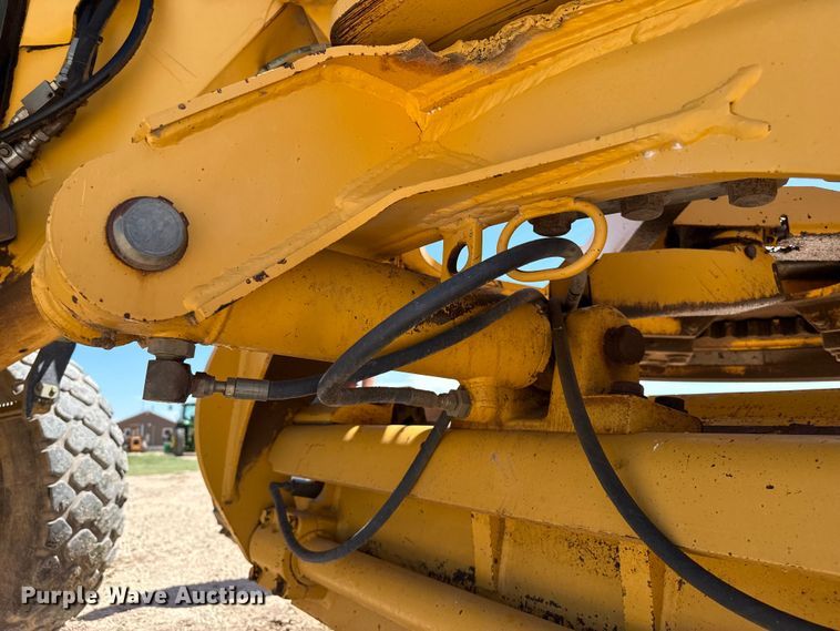 image for item EP0552 1999 John Deere 772CH motor grader