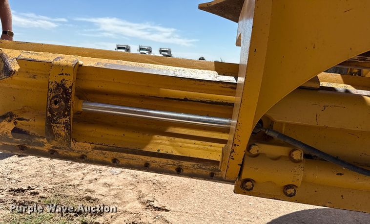 image for item EP0552 1999 John Deere 772CH motor grader