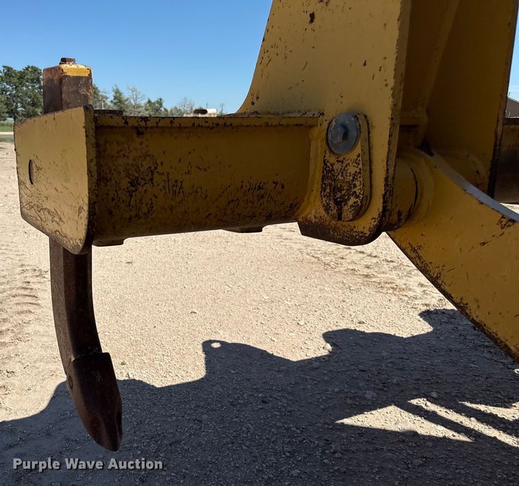 image for item EP0552 1999 John Deere 772CH motor grader