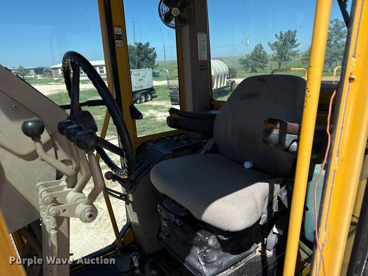 image for item EP0552 1999 John Deere 772CH motor grader