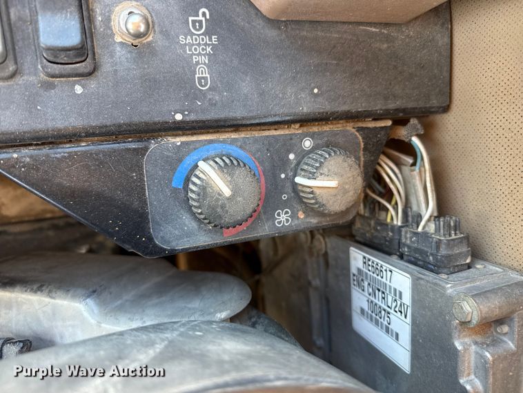 image for item EP0552 1999 John Deere 772CH motor grader